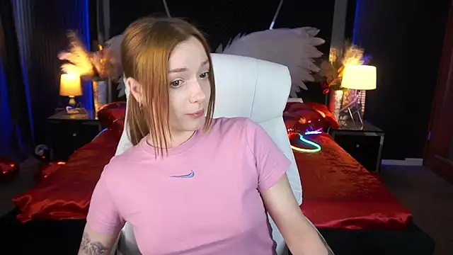 FoxyMayy online show from June 18, 2026, 12:42 pm