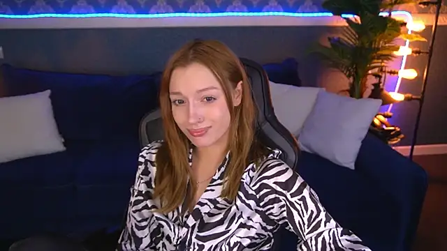 FoxyMayy online show from July 19, 2026, 7:28 pm