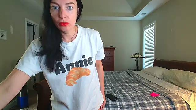BustyBrunette40 online show from September 11, 2025, 2:50 pm