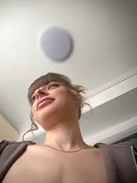 BabyBee  online show from October 25, 2025, 11:07 am