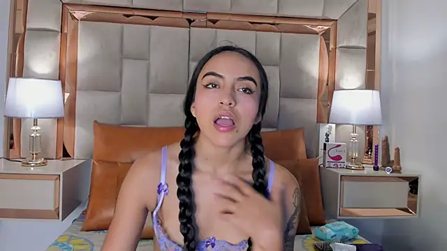 Snapshot of Leslie_Bussh_ chatting on October 22, 2025, 8:30 pm Leslie Bussh  online show from October 22, 2025, 8:30 pm