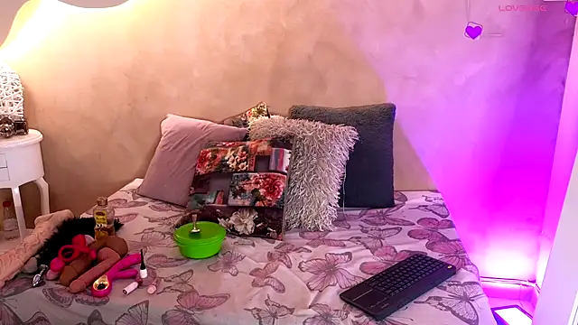 Snapshot of Kloee_12 chatting on October 16, 2025, 12:17 pm Kloee 12 online show from October 16, 2025, 12:17 pm