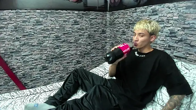 Snapshot of weesley_boy chatting on September 13, 2025, 9:47 pm weesley boy online show from September 13, 2025, 9:47 pm