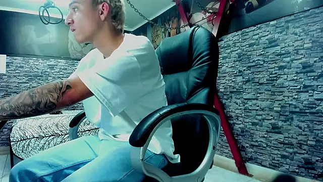 Snapshot of weesley_boy chatting on September 29, 2025, 11:20 pm weesley boy online show from September 29, 2025, 11:20 pm