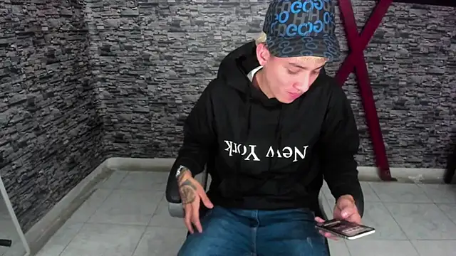 Snapshot of weesley_boy chatting on October 8, 2025, 11:35 pm weesley boy online show from October 8, 2025, 11:35 pm