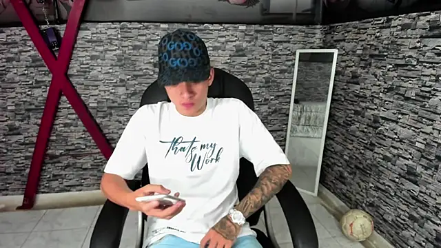 Snapshot of weesley_boy chatting on October 11, 2025, 7:45 pm weesley boy online show from October 11, 2025, 7:45 pm