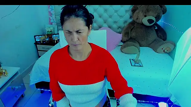 Snapshot of ZARAY_1118 chatting on September 19, 2025, 12:23 am ZARAY 1118 online show from September 19, 2025, 12:23 am