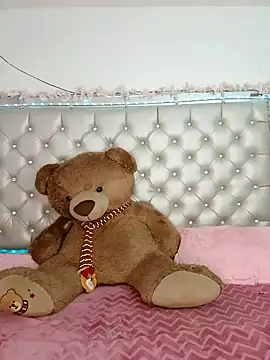 Snapshot of ZARAY_1118 chatting on October 25, 2025, 9:31 pm ZARAY 1118 online show from October 25, 2025, 9:31 pm