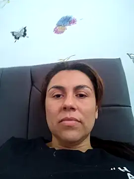 vanessa-titisM online show from April 30, 2026, 6:25 pm