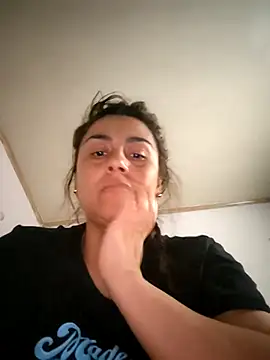 vanessa-titisM online show from May 9, 2026, 2:28 am