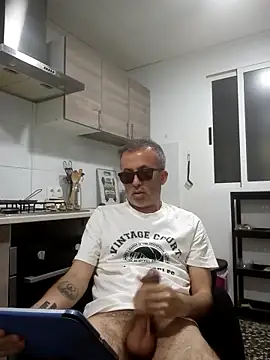 EmilioTaladdro online show from May 1, 2026, 7:51 pm