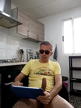 EmilioTaladdro online show from May 12, 2026, 9:28 am