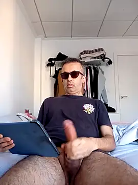 EmilioTaladdro online show from May 13, 2026, 5:38 am