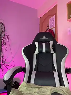 Snapshot of Julieta_Mendez chatting on October 4, 2025, 12:52 am Julieta Mendez online show from October 4, 2025, 12:52 am