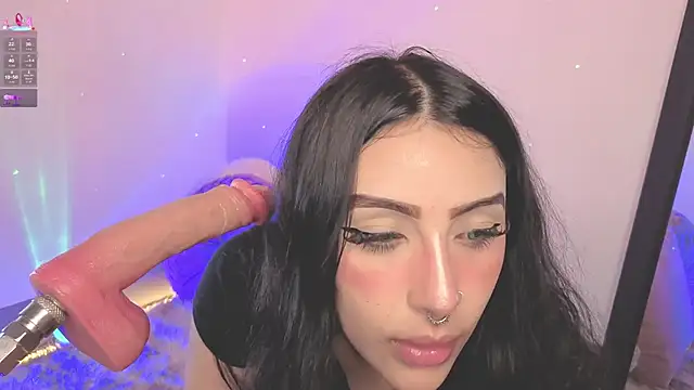 ashlynnlowe  online show from November 15, 2025, 7:43 pm