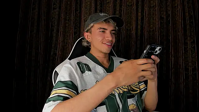 guynextdo0r online show from November 27, 2025, 11:29 pm