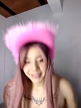 Mia feets online show from October 29, 2025, 7:15 pm