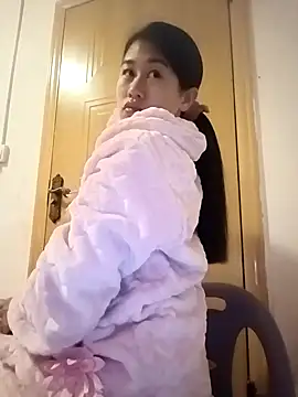 luy-xinh02 online show from November 25, 2025, 1:33 pm