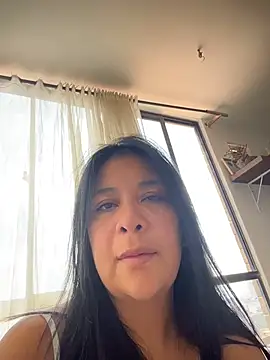 Snapshot of IrisDuvall chatting on April 25, 2026, 5:43 pm IrisDuvall online show from April 25, 2026, 5:43 pm