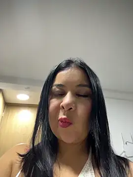 Snapshot of IrisDuvall chatting on May 12, 2026, 1:25 am IrisDuvall online show from May 12, 2026, 1:25 am