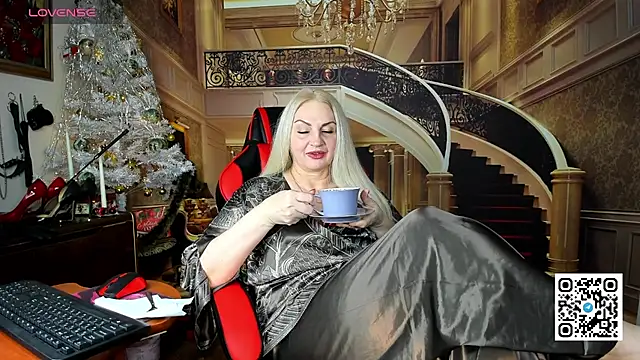 Nina Devillle online show from January 12, 2026, 3:23 am