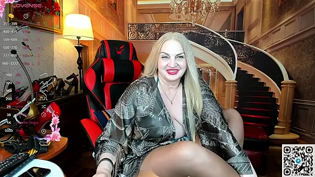 Nina Devillle online show from June 15, 2026, 1:02 pm