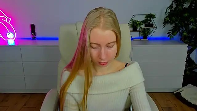 Alina Blonde online show from February 19, 2026, 6:42 am