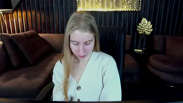 Alina Blonde online show from April 2, 2026, 5:38 am