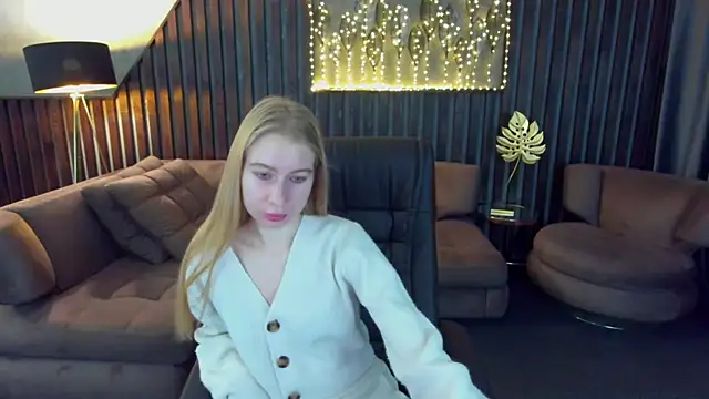 Alina Blonde online show from April 9, 2026, 5:40 am