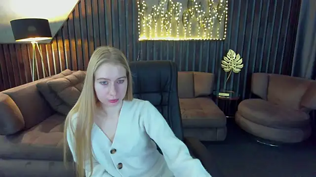 Alina Blonde online show from April 9, 2026, 6:19 am