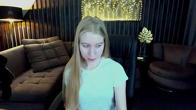 Alina Blonde online show from May 3, 2026, 5:35 am