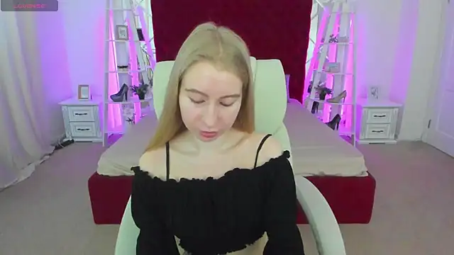 Alina Blonde online show from June 7, 2026, 5:33 am