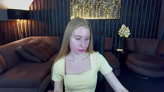 Alina Blonde online show from June 11, 2026, 5:49 am