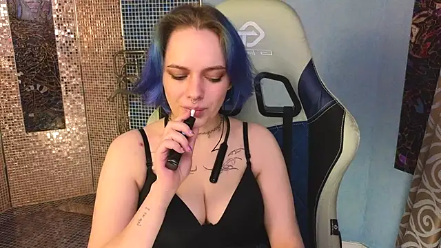 Snapshot of Eniferi chatting on November 9, 2025, 3:43 pm Eniferi online show from November 9, 2025, 3:43 pm