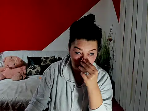 Snapshot of Soffy_Skye chatting on September 25, 2025, 3:32 am Soffy Skye online show from September 25, 2025, 3:32 am