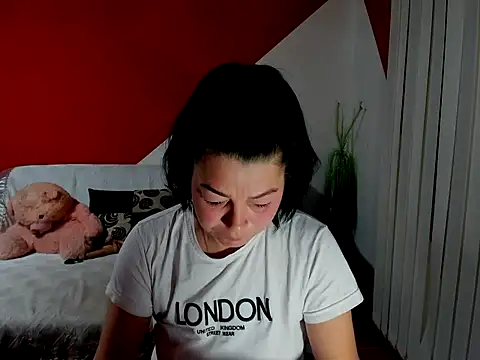 Snapshot of Soffy_Skye chatting on October 1, 2025, 3:45 am Soffy Skye online show from October 1, 2025, 3:45 am