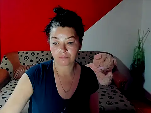 Snapshot of Soffy_Skye chatting on October 8, 2025, 3:37 am Soffy Skye online show from October 8, 2025, 3:37 am