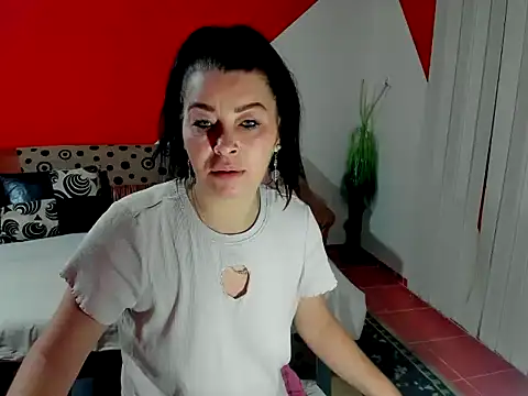 Snapshot of Soffy_Skye chatting on October 15, 2025, 3:28 am Soffy Skye online show from October 15, 2025, 3:28 am