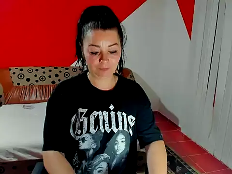 Snapshot of Soffy_Skye chatting on October 31, 2025, 3:51 am Soffy Skye online show from October 31, 2025, 3:51 am