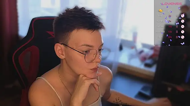 KrisNeal online show from September 14, 2025, 9:19 am