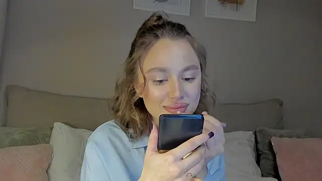 Stefa Evans online show from November 1, 2025, 8:11 pm