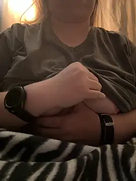 lindamarie  online show from September 12, 2025, 4:07 pm