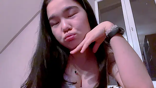 Snapshot of DonnaAllen chatting on September 15, 2025, 5:24 pm DonnaAllen online show from September 15, 2025, 5:24 pm