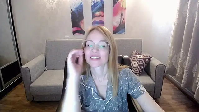 shy hot cat online show from September 22, 2025, 10:17 am