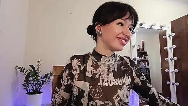 Snapshot of quiet_smile chatting on October 12, 2025, 8:13 am quiet smile online show from October 12, 2025, 8:13 am