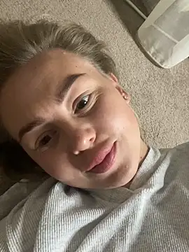 MartaLuna  online show from September 29, 2025, 8:02 pm