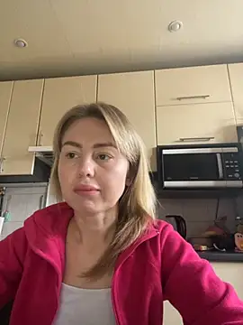 MartaLuna  online show from November 5, 2025, 9:53 am