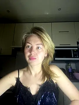 MartaLuna  online show from November 17, 2025, 11:54 pm