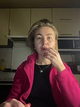 MartaLuna  online show from February 22, 2026, 6:28 pm