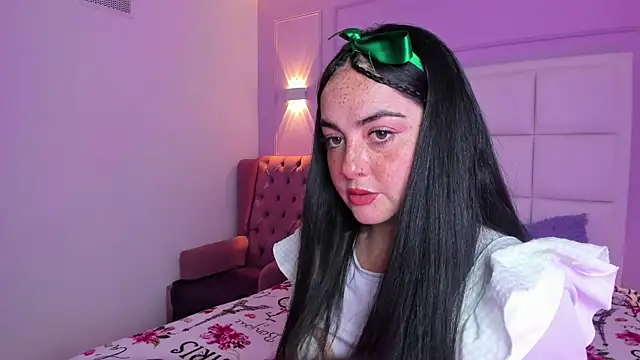 Ashleypetit online show from June 26, 2026, 12:53 pm